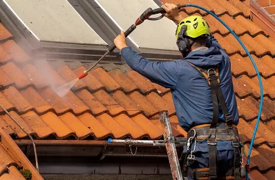 Démoussage et hydrofuge de toiture à Longpré-le-Sec